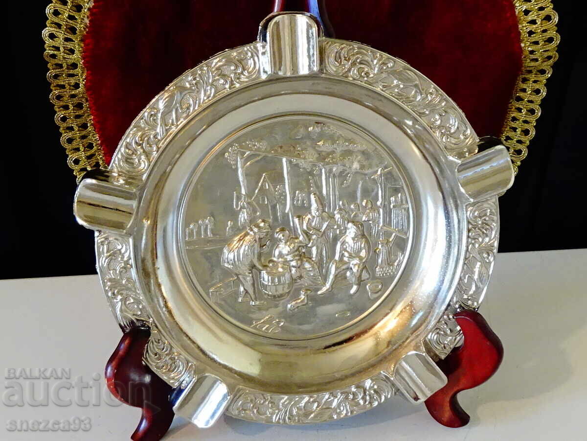 Ασημένιο μπρούτζινο τασάκι πούρων με ανάγλυφη αγροτική εικόνα