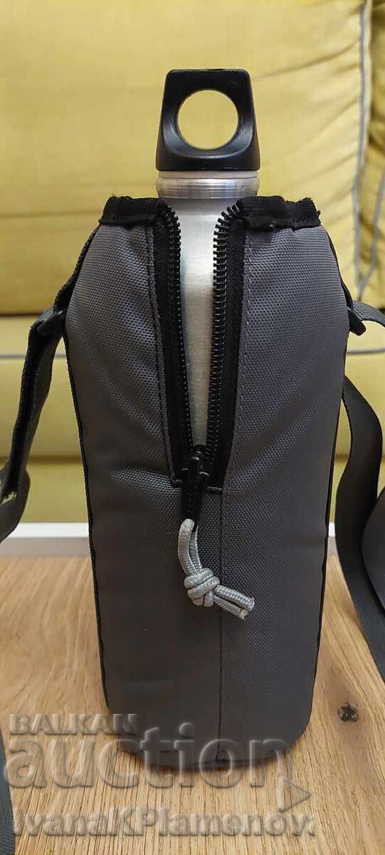 Auction  Aluminum bottle with thermal bag for connoisseurs