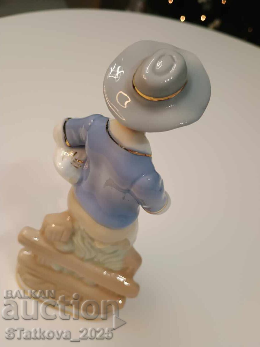 Delivery of Porcelain figurine Delivery of Porcelain figurine