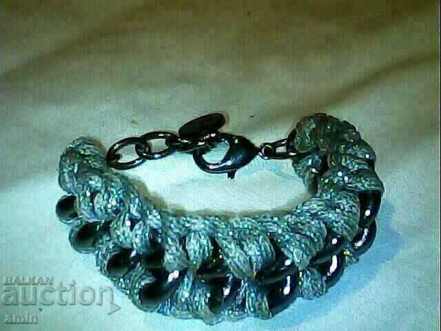 Delivery of necklace is a bracelet made of steel for costume Delivery of necklace is a bracelet made of steel for costume