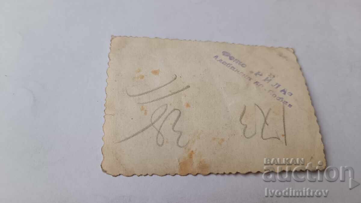 Снимка Двама млади мъже покрай реката с цена 1.85 лв. | € 0.95