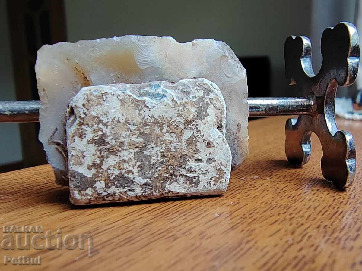 Аукцион АНТИКА - Музеен Експонат - Кремък от Пушка Кремъклийка