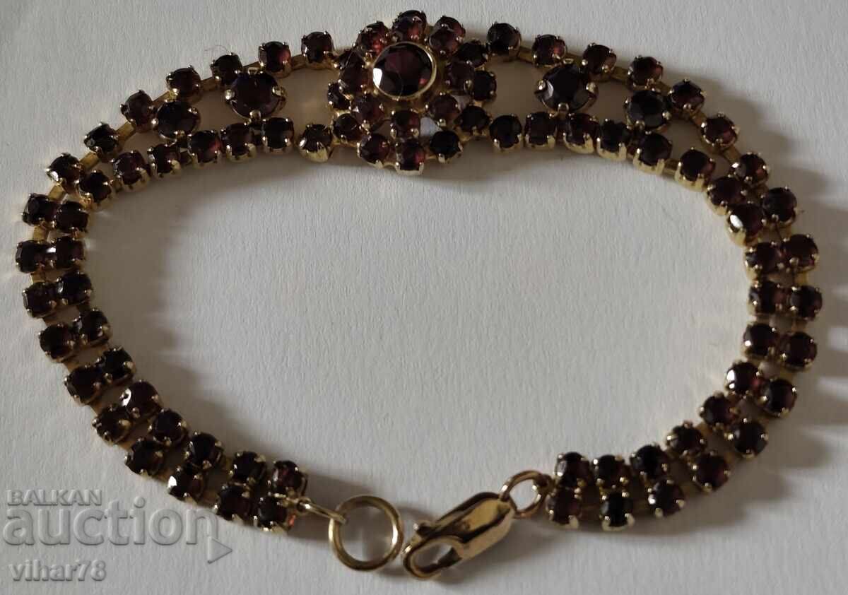 Auction  Gold bracelet 8 karat with Bohemian garnets