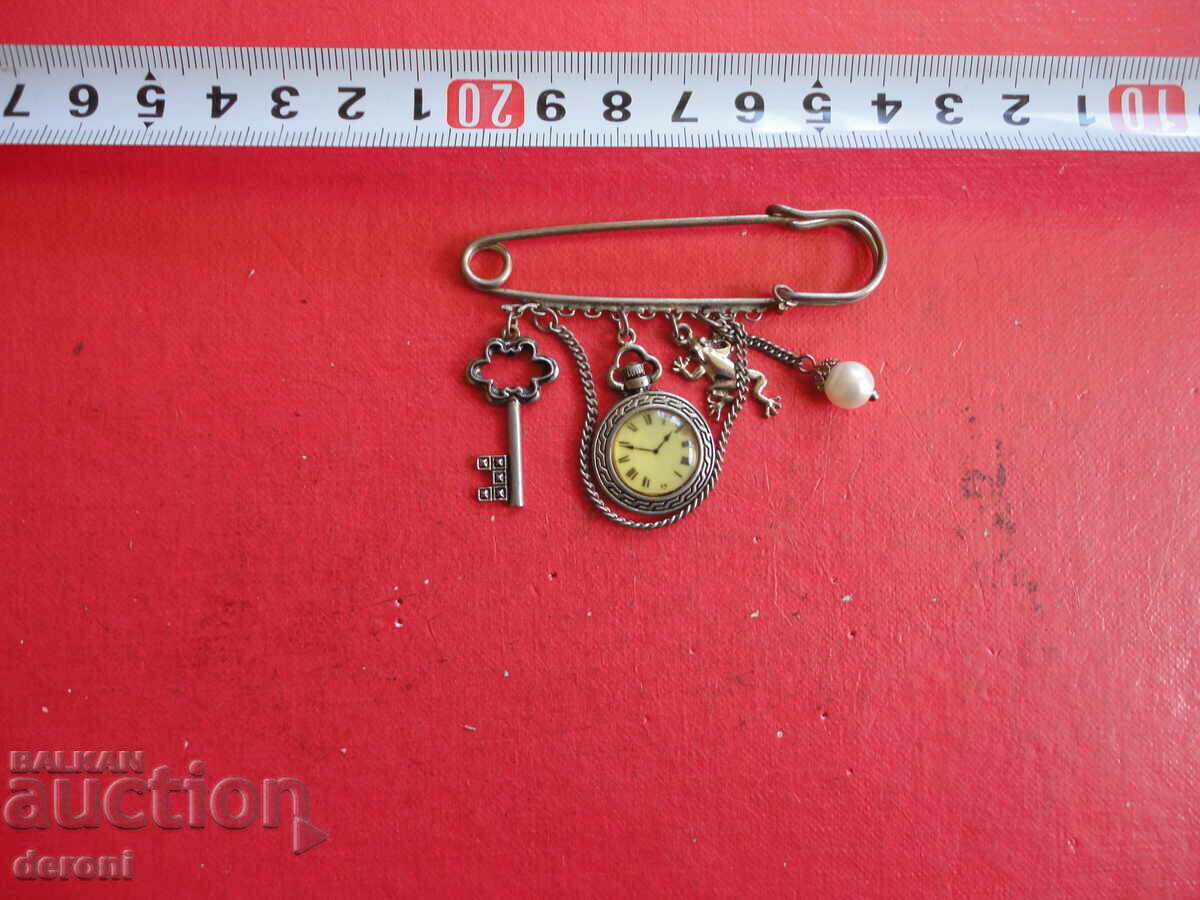 Старинна брошка игла 2