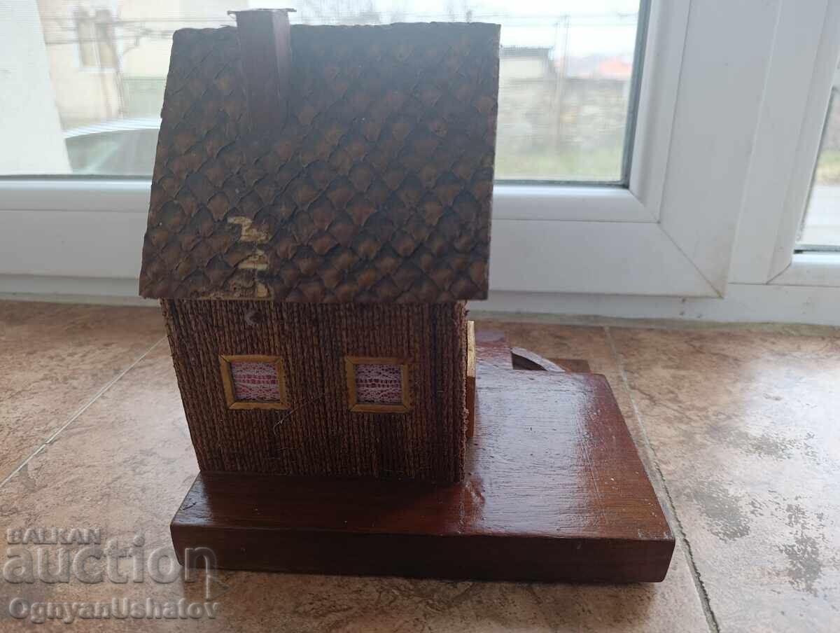 Доставка на Дървена къщичка - Табакера