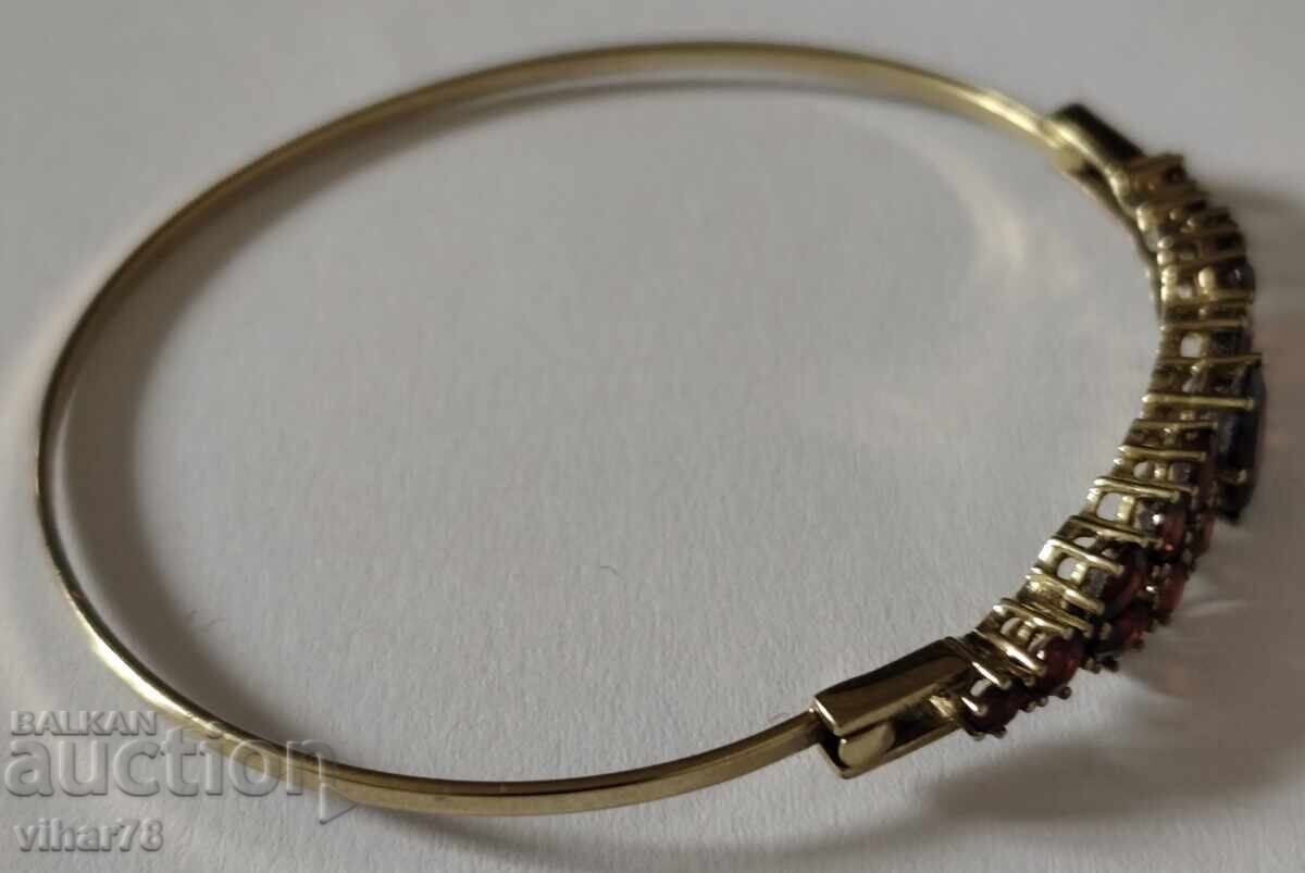 Auction  Gold bracelet 8 karat with garnet