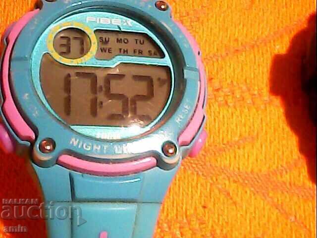 3pcs 4 watches all working with price € 12.78 | 25.00 BGN 3pcs 4 watches all working with price € 12.78 | 25.00 BGN