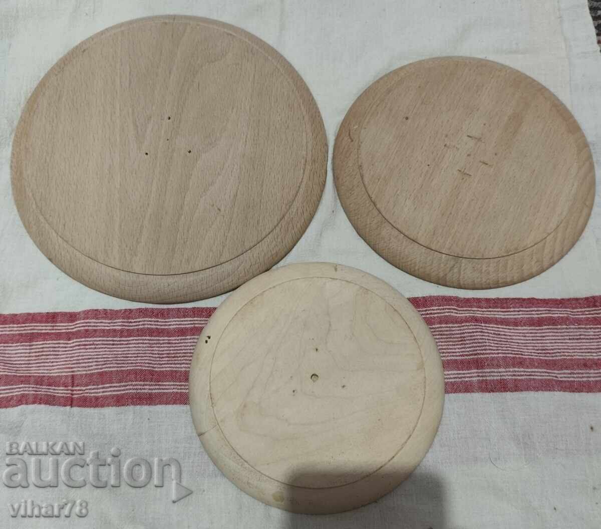 Licitație Lot de trei bucăți de tănuțe