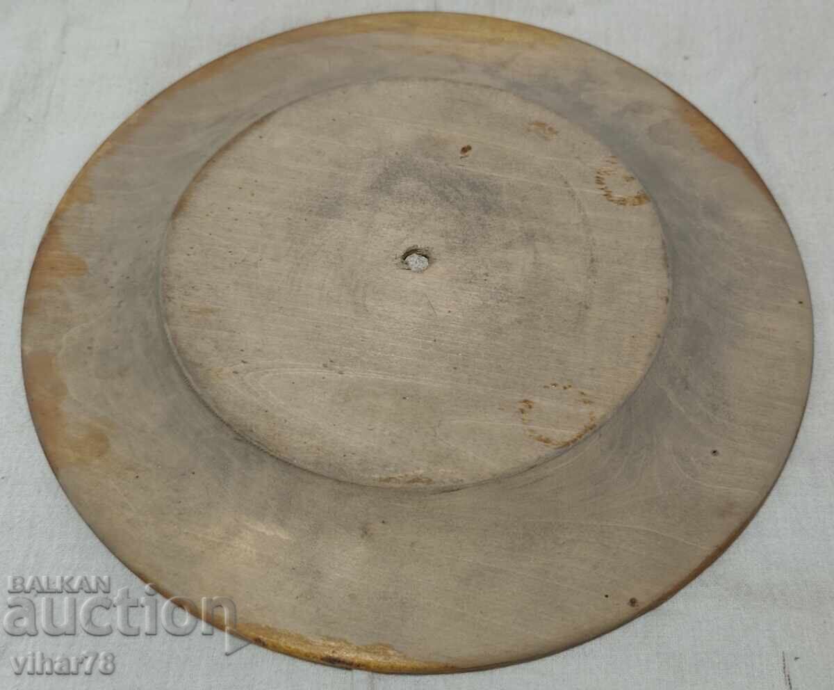 Auction  A wooden plate
