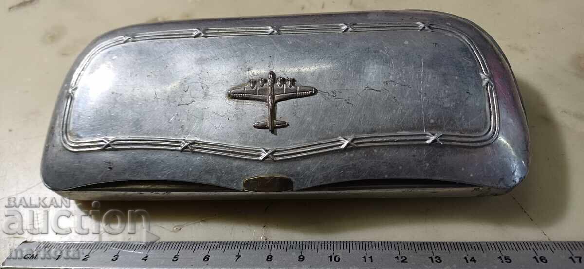 Стари авиаторски очила с цена € 20.45 | 40.00 лв. Стари авиаторски очила с цена € 20.45 | 40.00 лв.