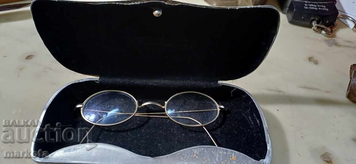 Аукцион Стари авиаторски очила Аукцион Стари авиаторски очила