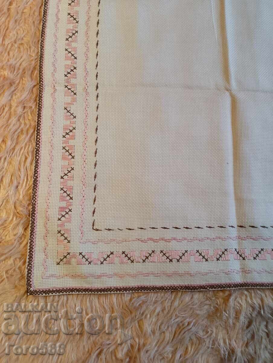 Fețe de masă mici 17 cu preț € 1.00 | 1.96 BGN