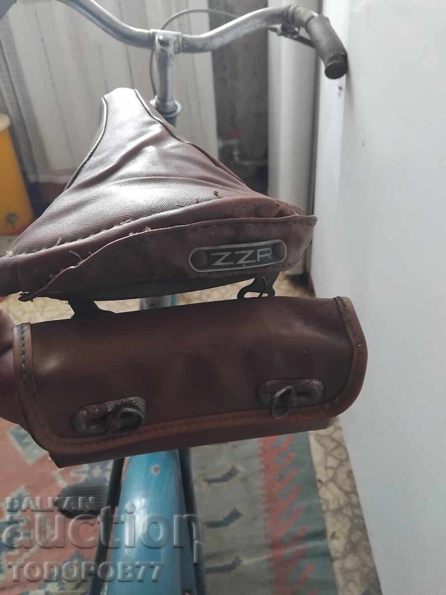 Licitație "Bicicletă pentru copii foarte veche din perioada socialistă "BROASCĂ", poloneză"