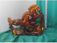 Statuetă ,,Cai Sălbatici" - Ceramică de Troian/etichetă