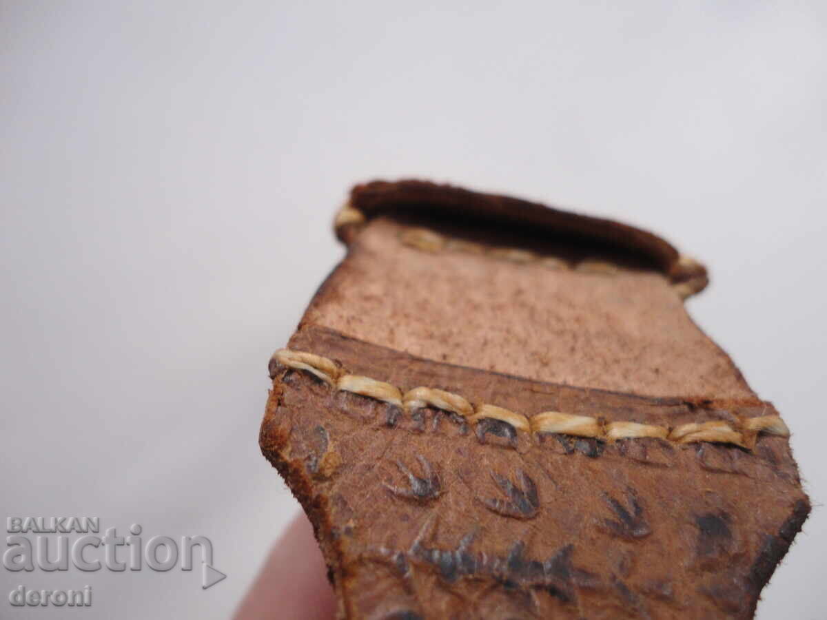 Delivery of Leather sheath for a dagger Delivery of Leather sheath for a dagger