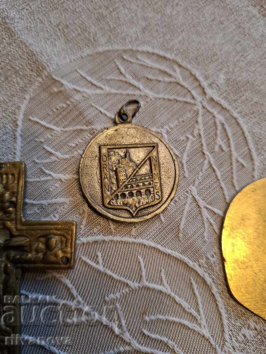 Cruci și medalioane vechi cu preț 50.00 BGN | € 25.56