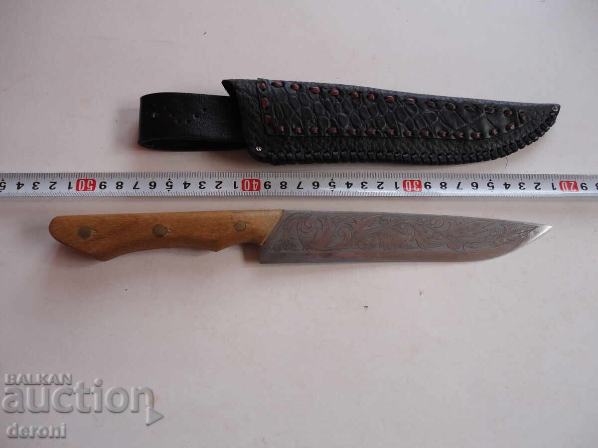 Απίθανο κυνηγετικό μαχαίρι με θήκη