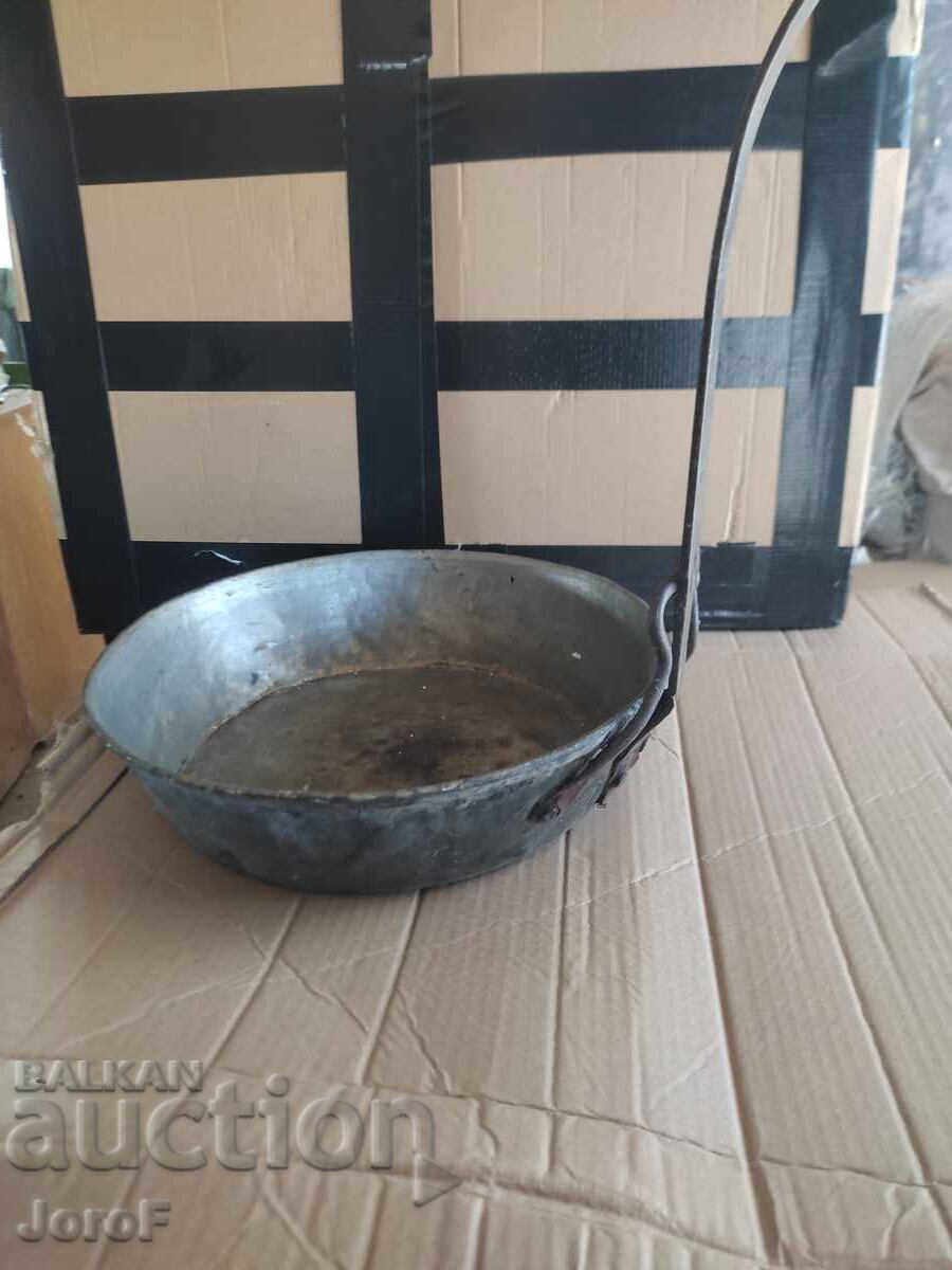 Tigaie mare veche cu preț € 30.68 | 60.00 BGN Tigaie mare veche cu preț € 30.68 | 60.00 BGN