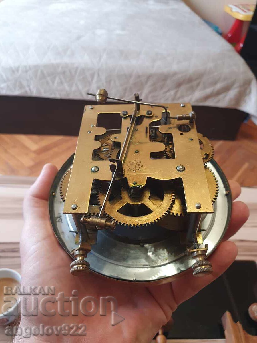 Доставка на Немски стенен часовник JUNGHANS РАБОТЕЩ Доставка на Немски стенен часовник JUNGHANS РАБОТЕЩ