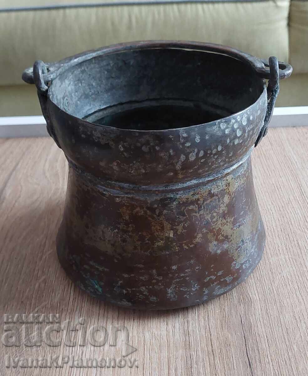 Căniță de cupru retro pentru cunoscători