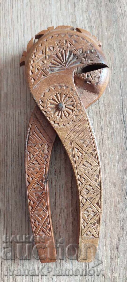 Spărgător de nuci sculptat în lemn pentru cunoscători, excelent cu preț € 24.00 | 46.94 BGN