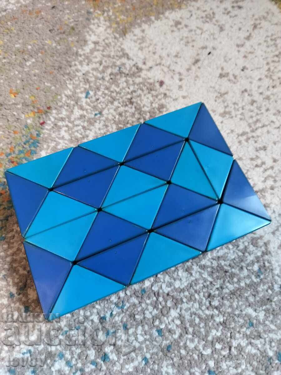 Аукцион Оригинална Змия на Рубик Аукцион Оригинална Змия на Рубик