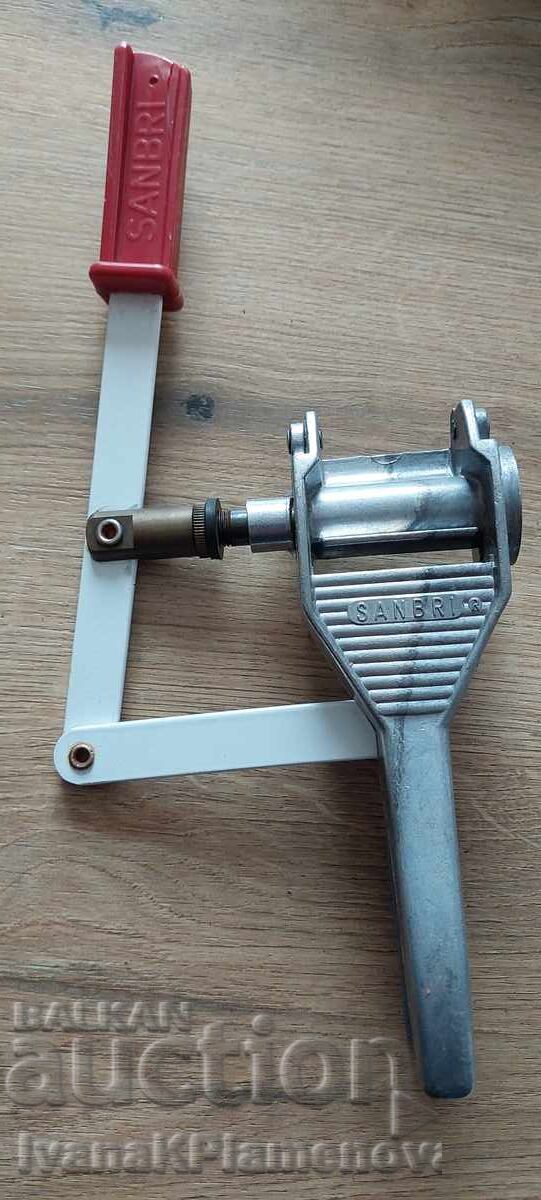 Mașină de umplere sticle de vin Franța pentru cunoscători cu preț € 20.45 | 40.00 BGN