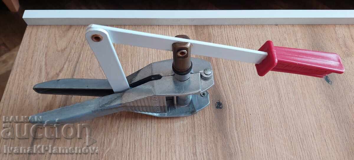 Licitație Mașină de umplere sticle de vin Franța pentru cunoscători