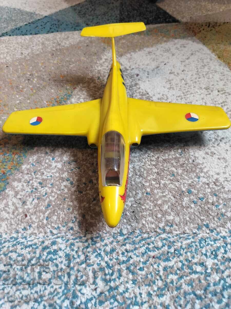 Стара соц играчка самолет L29 с цена € 10.23 | 20.01 лв.