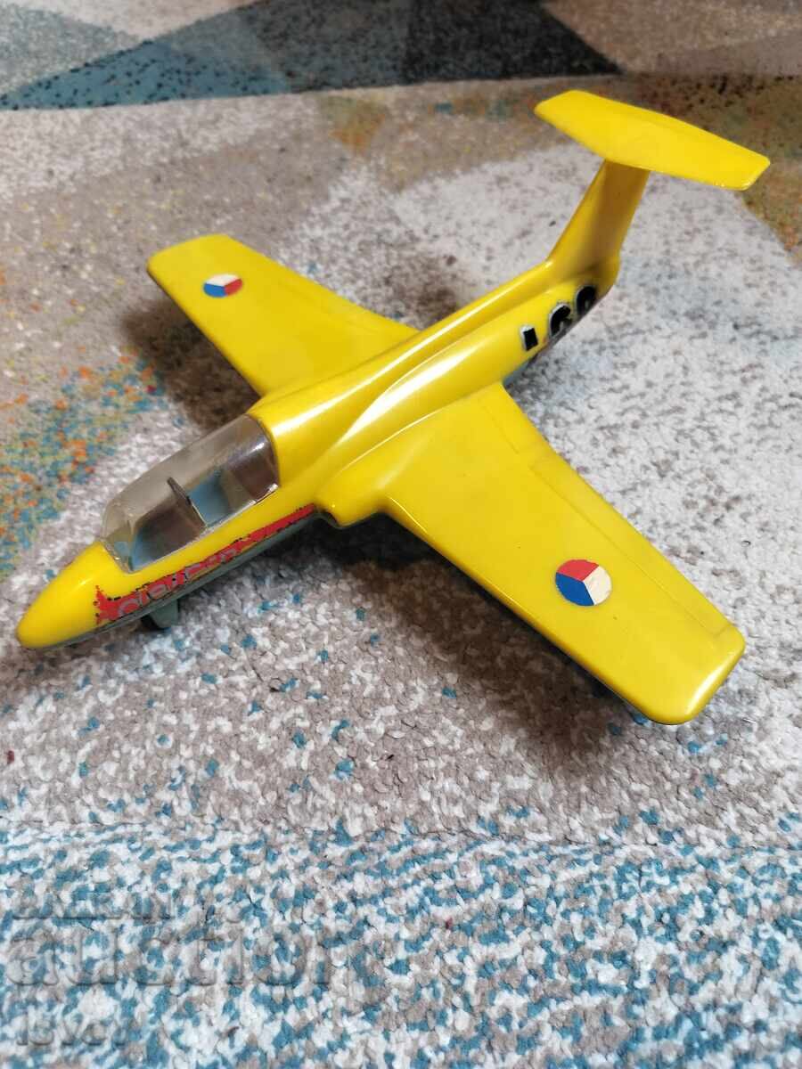 Стара соц играчка самолет L29
