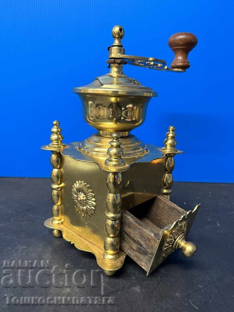 Όμορφη, ορειχάλκινη καφεκοπτική μηχανή - Γαλλία με τιμή € 100.00 | 195.58 BGN