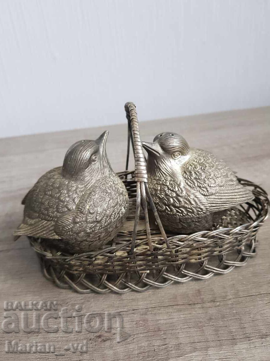 Auction Set of silver-plated salt shakers, chicks in a basket Auction Set of silver-plated salt shakers, chicks in a basket