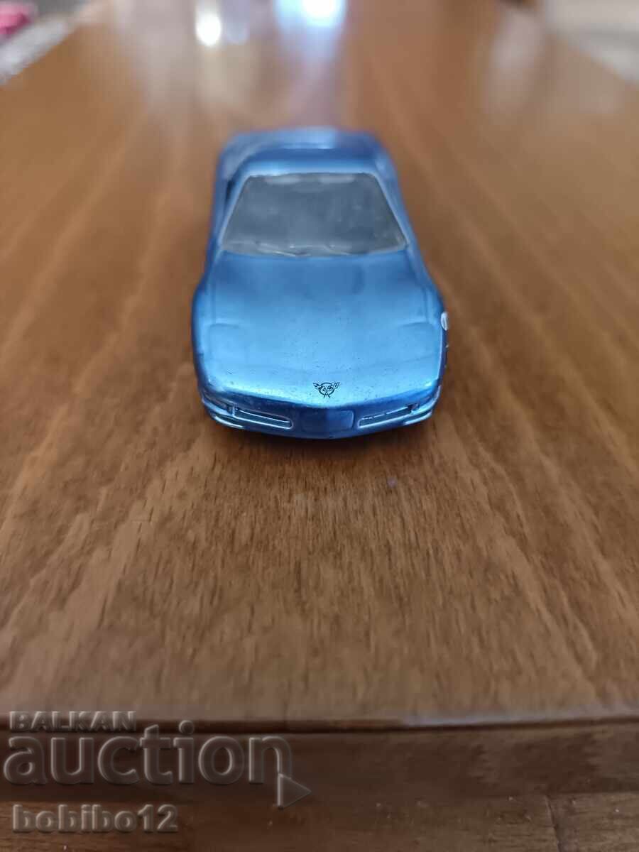 Cărucior metalic Chevrolet /MAISTO '97 CHEVROLET CORVETTE cu preț € 4.00 | 7.82 BGN