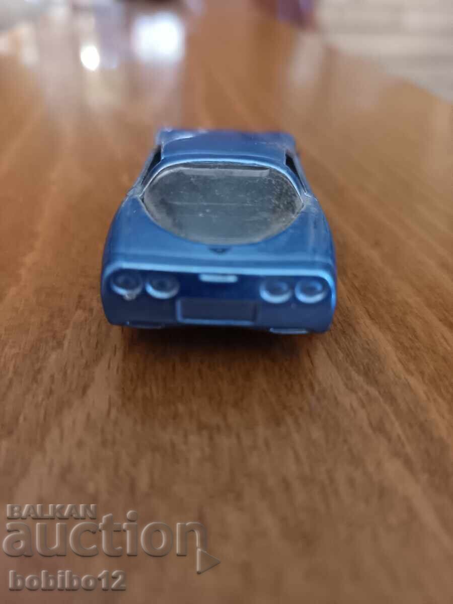 Delivery of Metal car Chevrolet /MAISTO '97 CHEVROLET CORVETTE