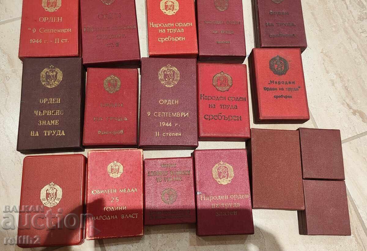 Cutii pentru ordine și medalii sociale - 7 Cutii pentru ordine și medalii sociale - 7