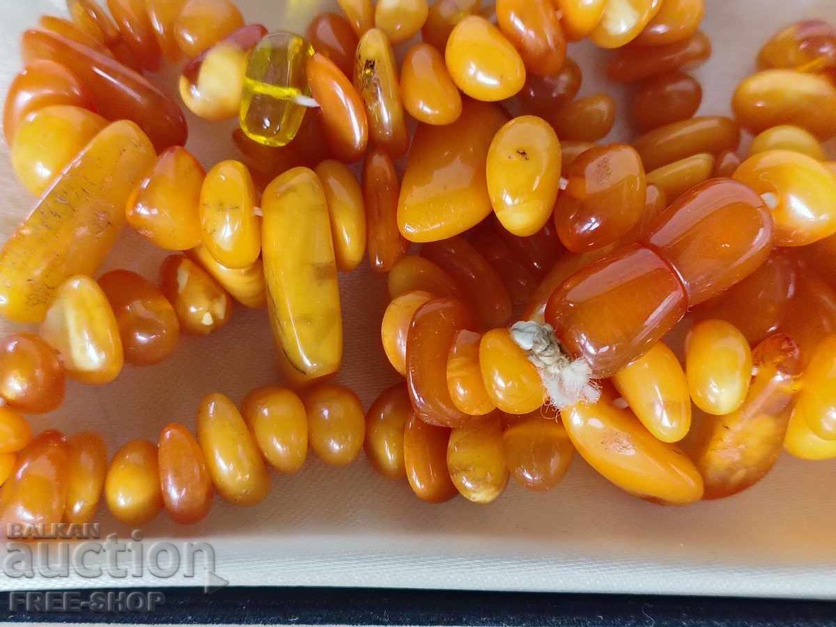 Colier vechi de chihlimbar cu preț € 100.00 | 195.58 BGN