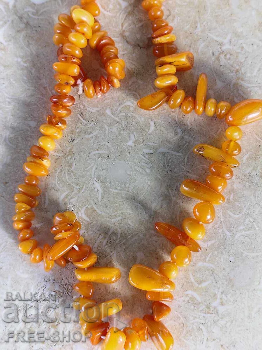 Livrarea Colier vechi de chihlimbar