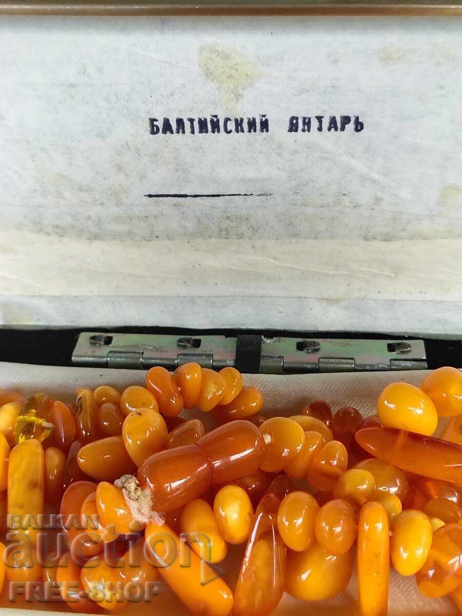 Colier vechi de chihlimbar