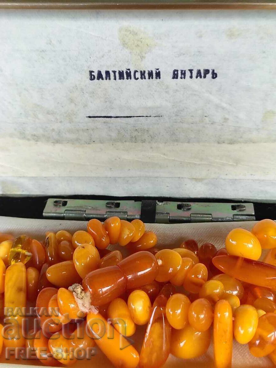 Colier vechi de chihlimbar