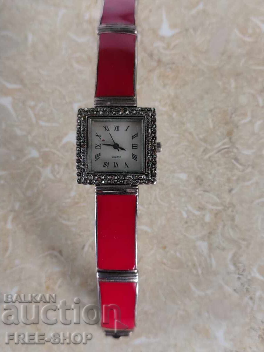 Argint 925 cu pietricele pe carcasă - Funcționează