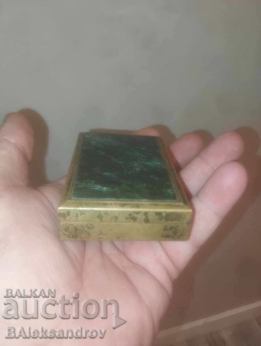 Auction  Old musical powder compact 1920/1930s
