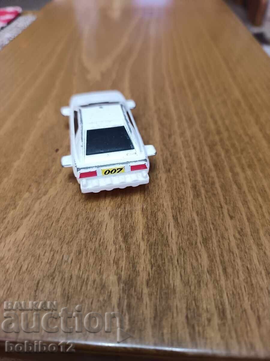 Licitație Cărucior metalic JAMES BOND 007 LOTUS ESPRIT