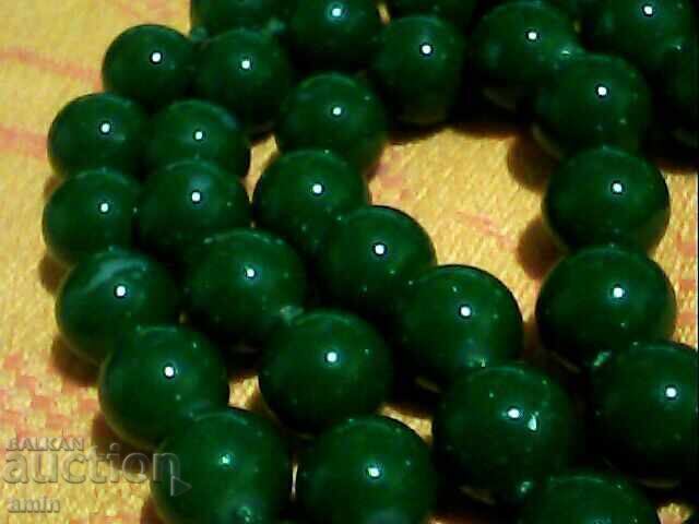 Delivery of old beautiful pearl necklace