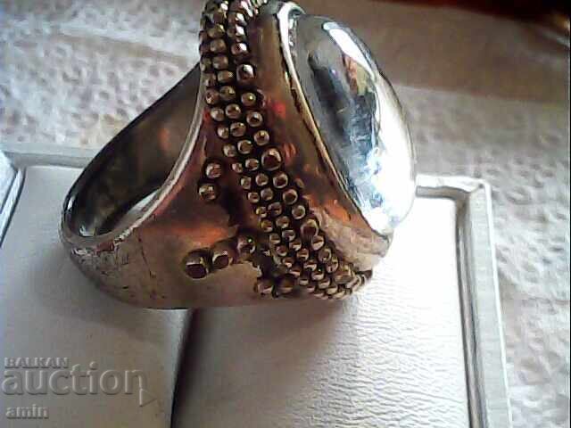 Licitație Inel cu cuarț și cristal