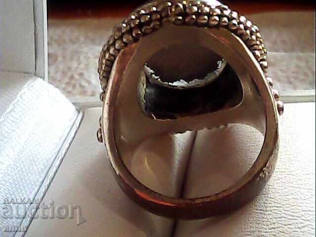 Livrarea Inel cu cuarț și cristal