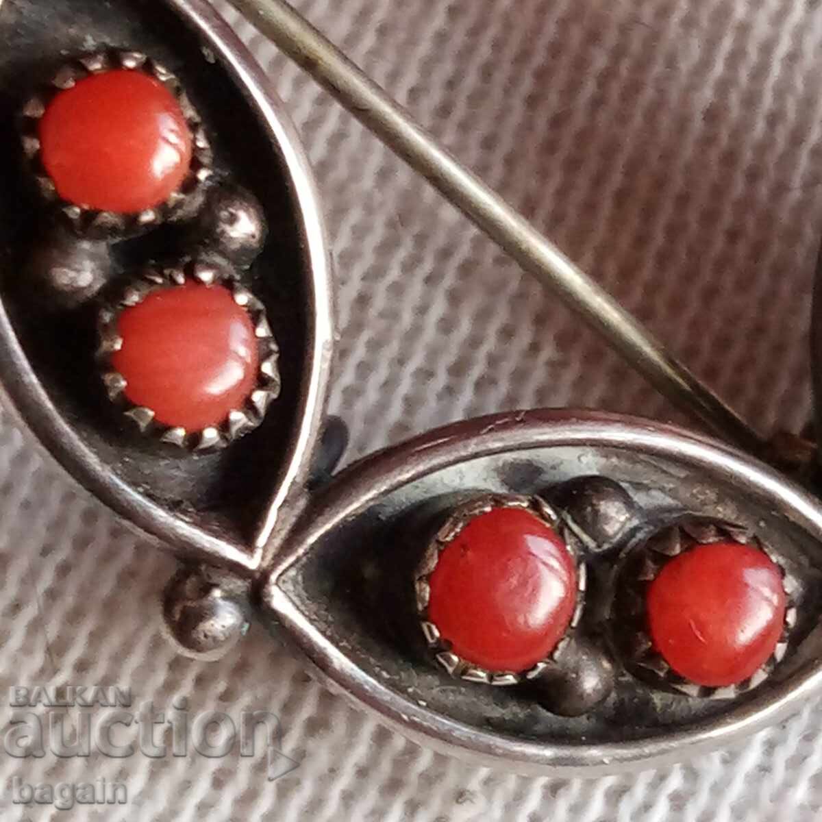 Broșă unică cu corali. Argint cu preț € 35.79 | 70.00 BGN Broșă unică cu corali. Argint cu preț € 35.79 | 70.00 BGN