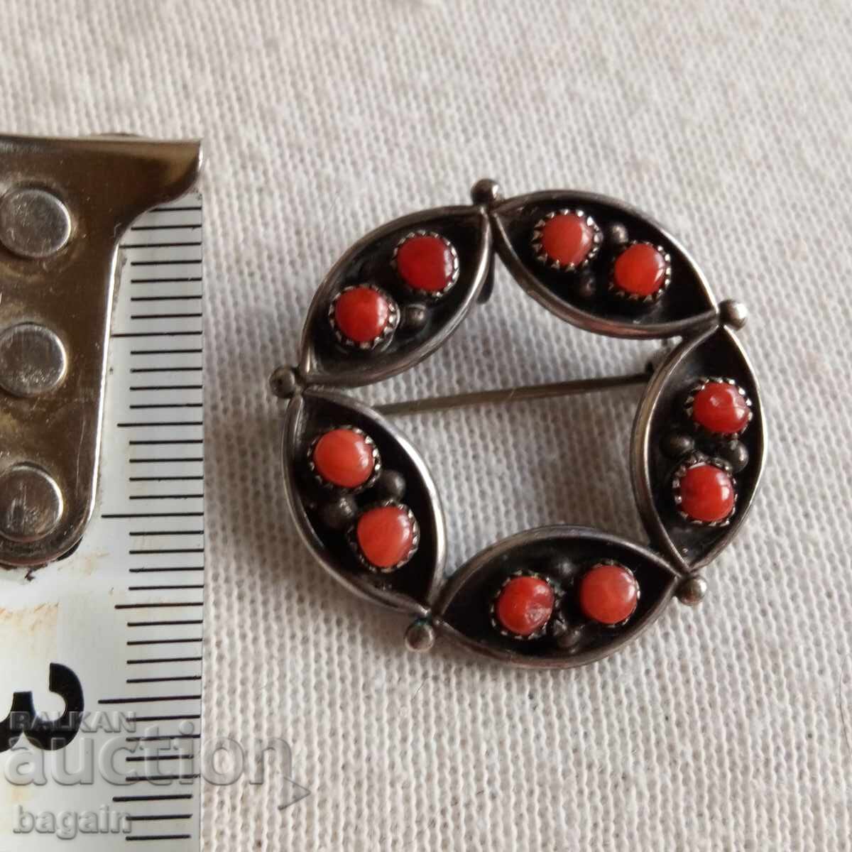 Livrarea Broșă unică cu corali. Argint Livrarea Broșă unică cu corali. Argint