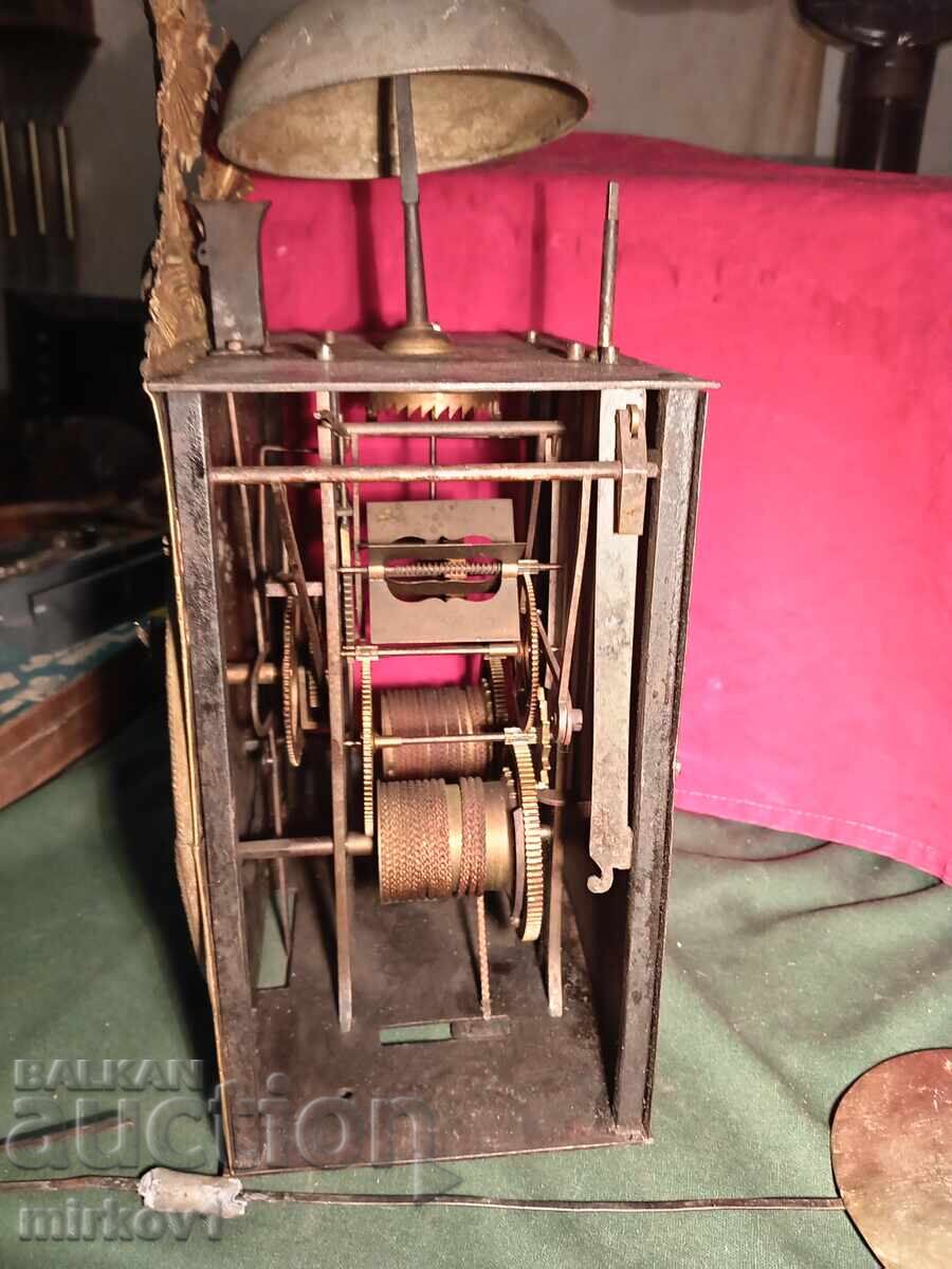 Доставка на Антикварен стенен часовник Доставка на Антикварен стенен часовник