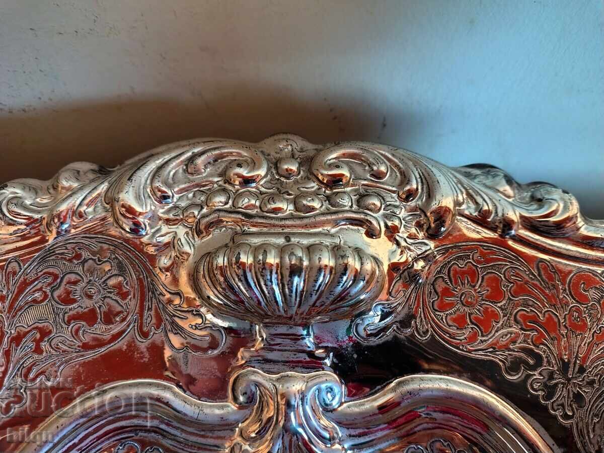 Auction Beautiful Italian Silver-Plated Fruit Bowl Auction Beautiful Italian Silver-Plated Fruit Bowl
