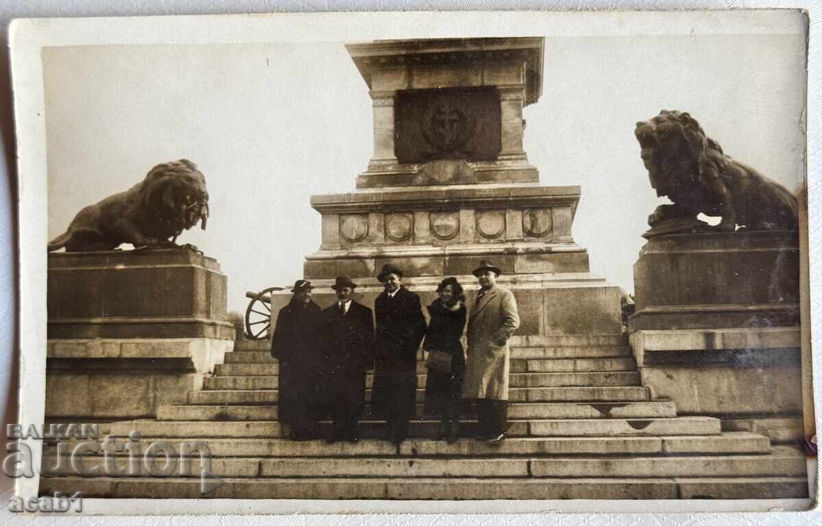 Русе Пред паметника